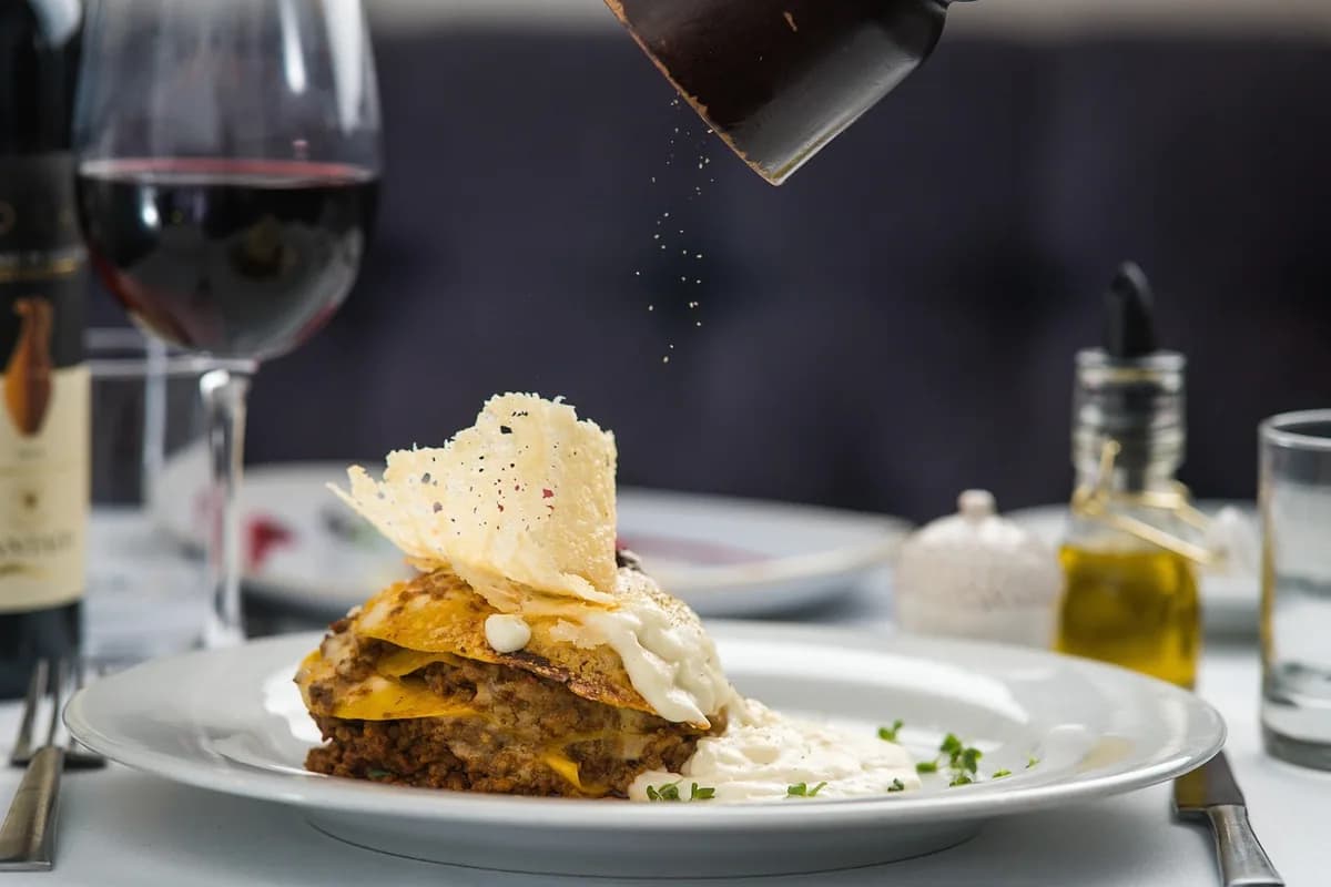 Lasanha à Bolonhesa: Sabor Tradicional e Irresistível