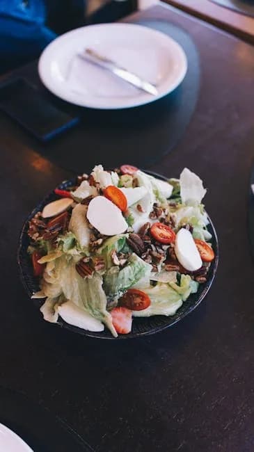 Crispy Lettuce Salad with Special Dressing