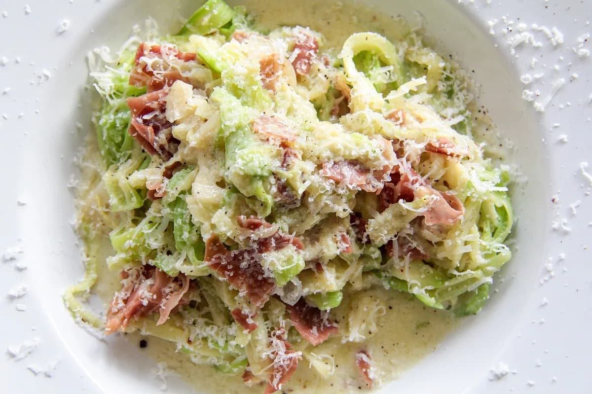 Autêntico Spaghetti Alla Carbonara: Amor à Primeira Garfada