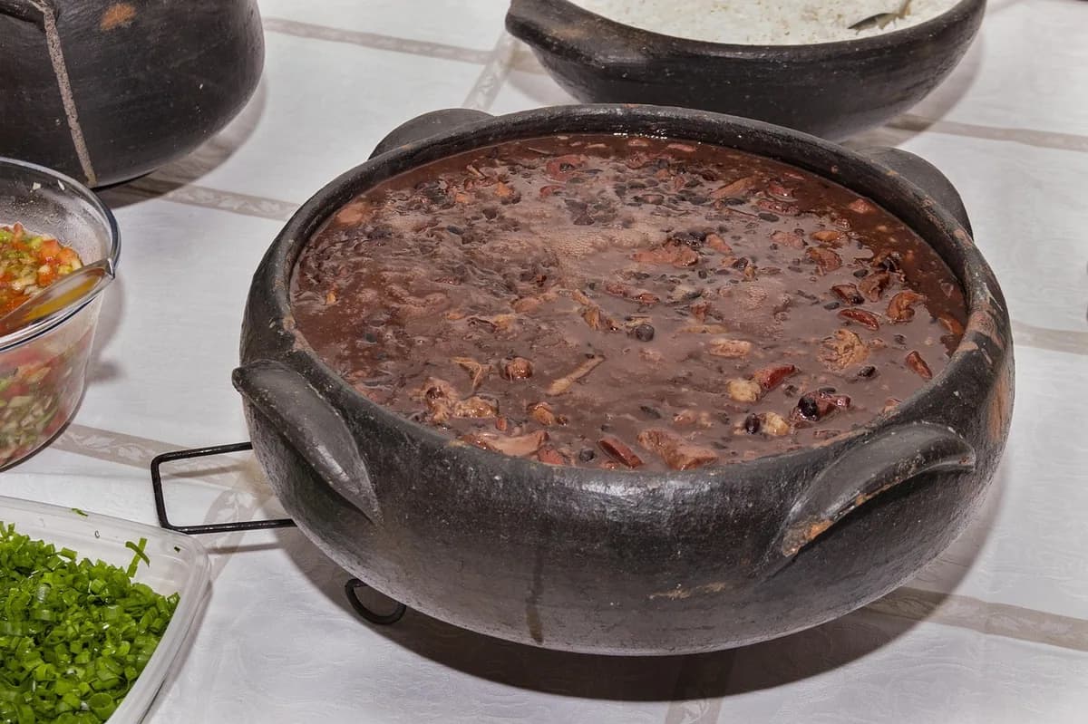 A Autêntica Feijoada Brasileira: Sabor e Tradição