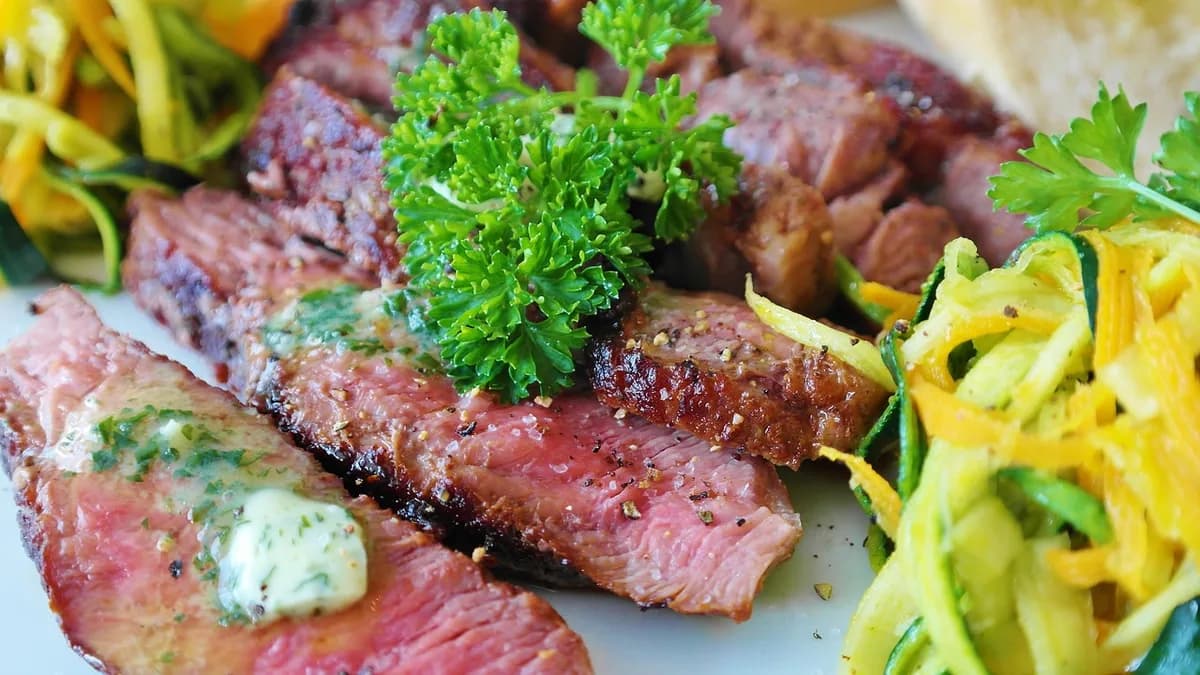 Bife Acebolado: Sabor e Tradição em Cada Garfada