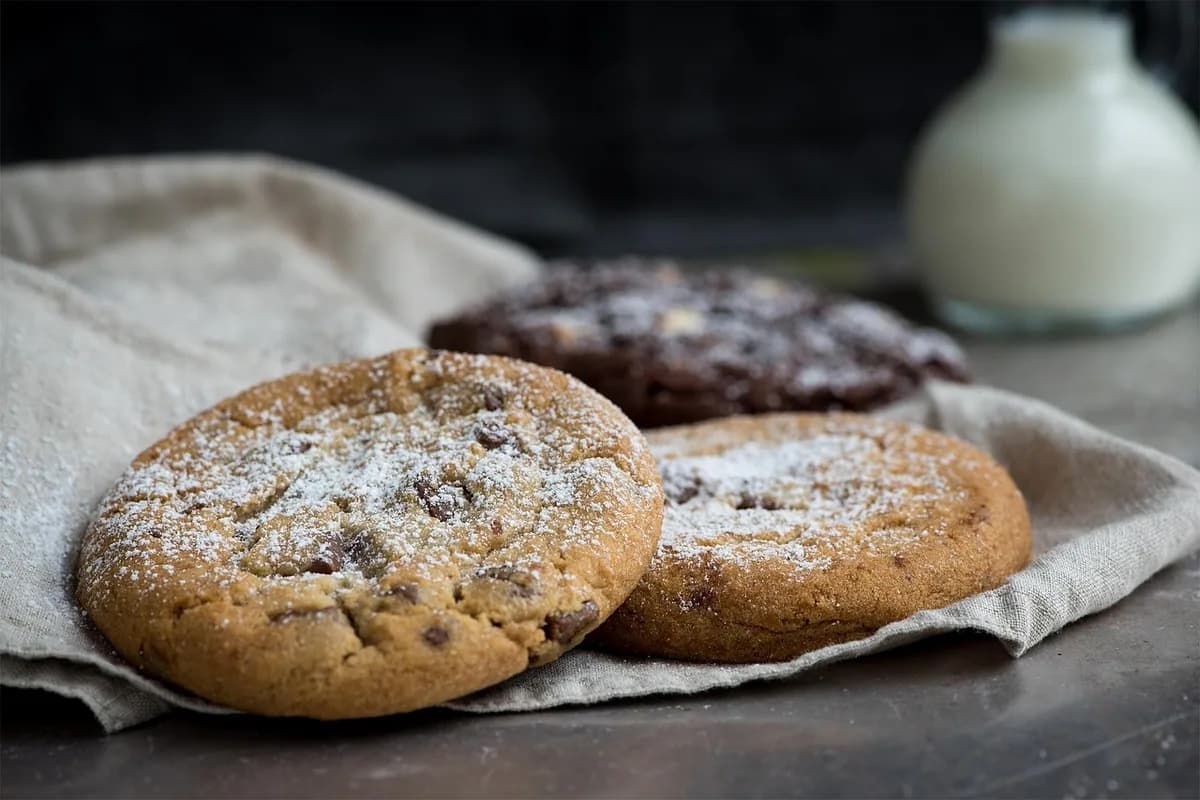 Biscoitos Crocantes de Chocolate: Delícia em Cada Mordida