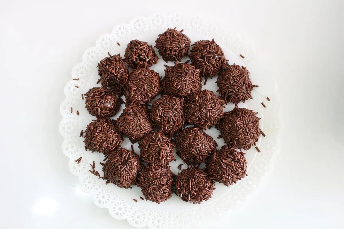 Bolinhas Doces de Leite Ninho: Sabor Irresistível!