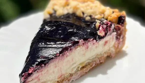 Cheesecake de Cupuaçu com Crosta de Castanha-do-Pará