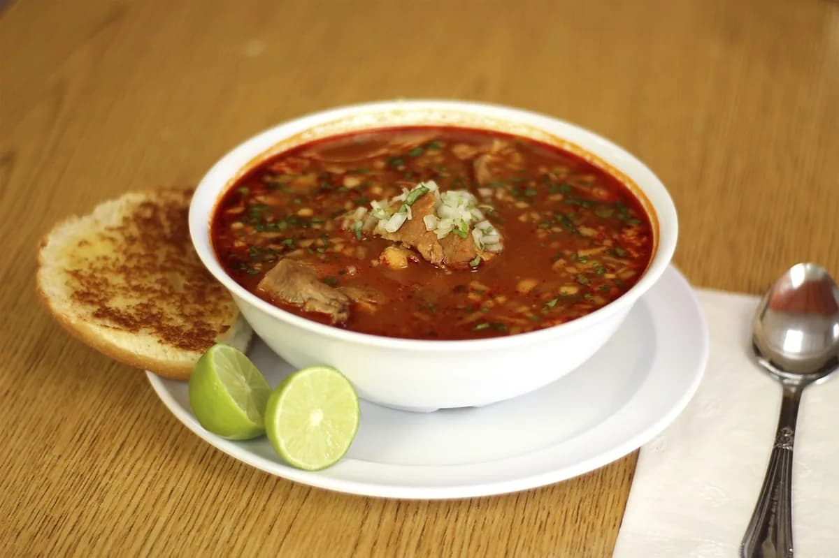 Delicioso Pozole Rojo: Uma Receita Tradicional Mexicana