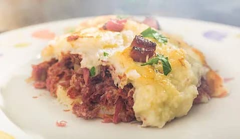 Escondidinho de Carne Seca com Purê de Mandioca