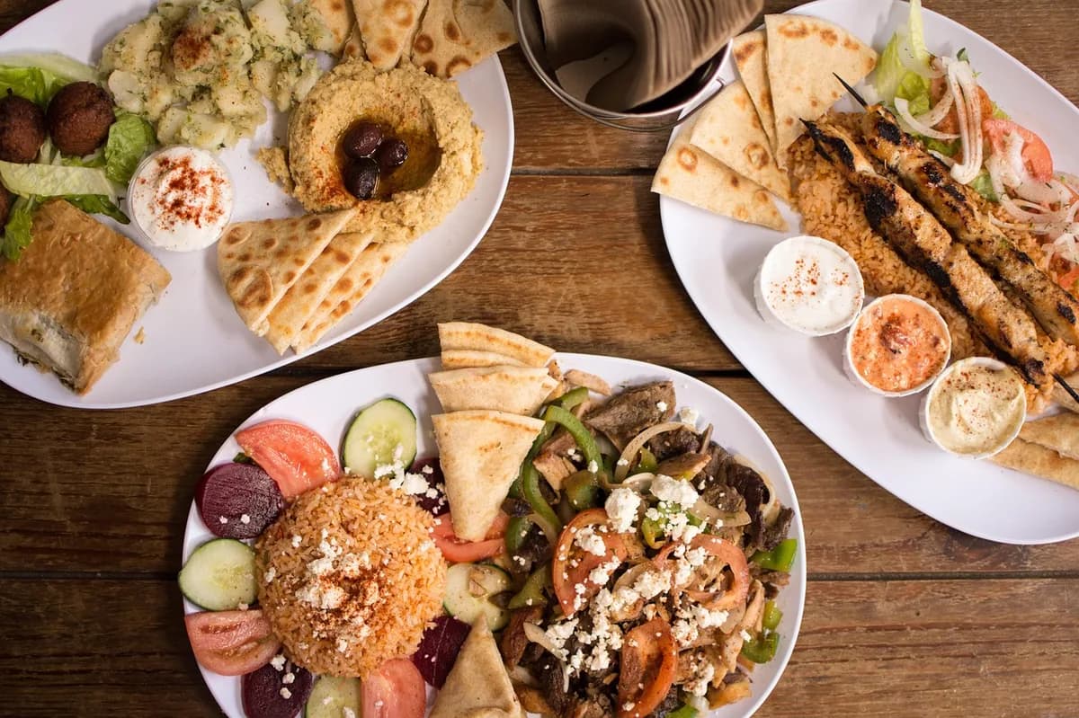 Espetinho Grego: Souvlaki de Frango Suculento