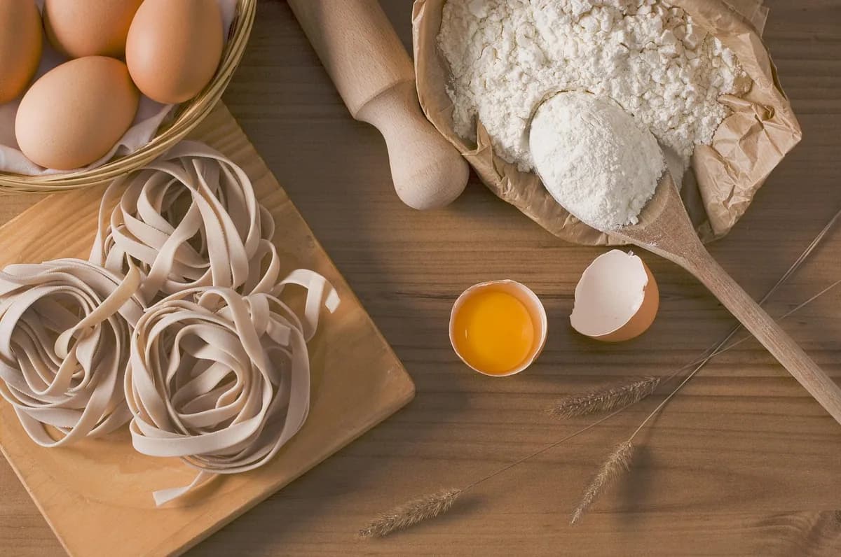 Fettuccine ao Alho: Uma Delícia Italiana com Sabor Brasileiro
