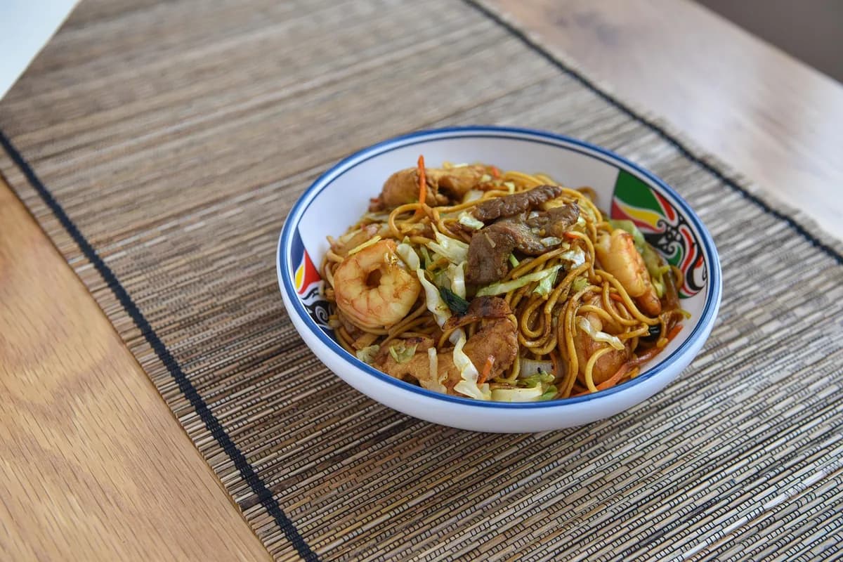 Delicioso Lo Mein à Brasileira: Uma Receita Irresistível