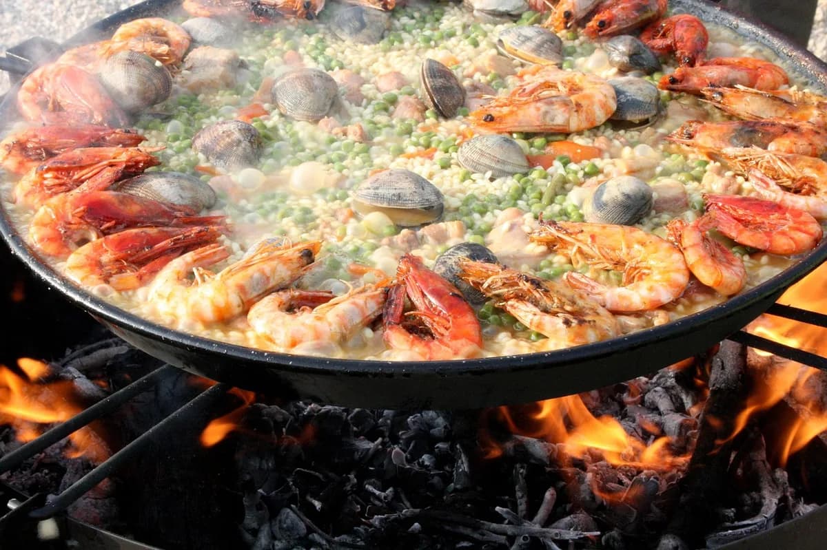 Paella Brasileira: Sabores que Encantam