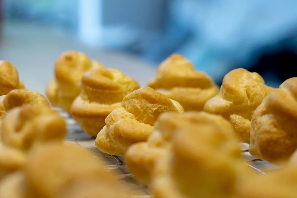 Profiteroles: Delícias Crocantes e Cremosas