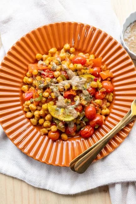 Salada de Grão-de-Bico com Legumes Coloridos