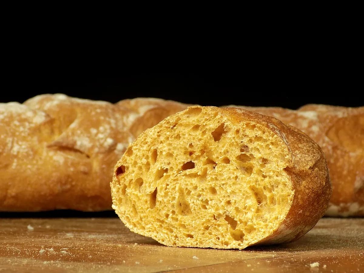 Delicioso Sanduíche Baguete com Frango e Queijo