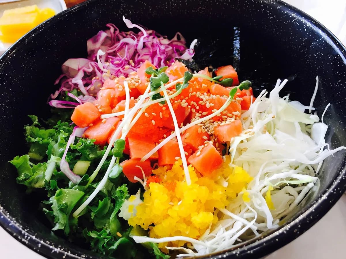 Sashimi de Salmão com Molho Pif Paf: Uma Delícia Nobre