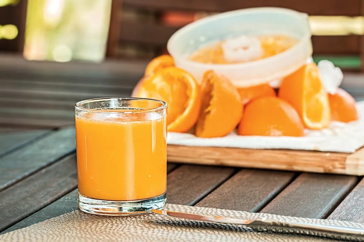 Refrescante Suco Natural de Abacaxi com Hortelã