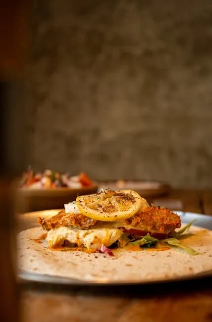 Wrap de Frango com Abacate: Praticidade e Sabor em Cada Mordida