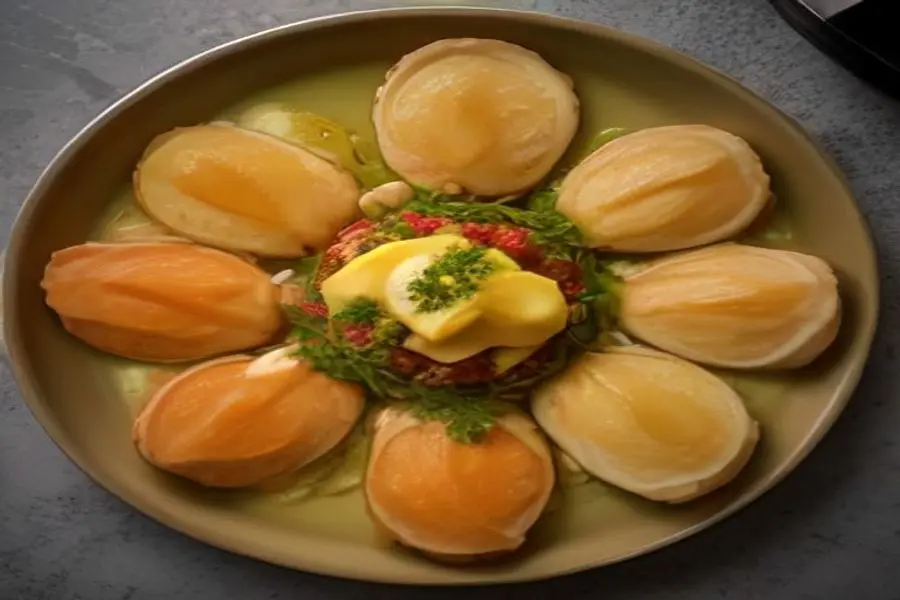 Frango Dourado com Ameixas Frescas e Alecrim Balsâmico