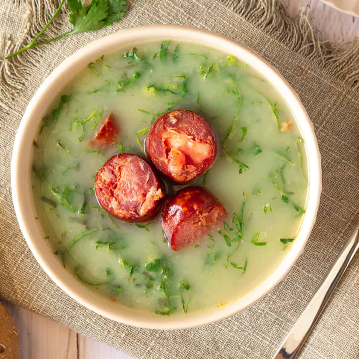 Caldo Verde à Moda Portuguesa (com Toque Brasileiro)
