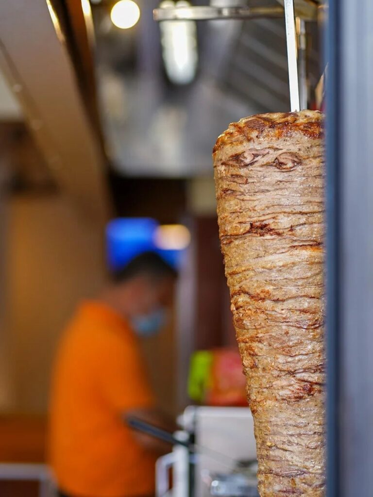 Delicioso Shawarma de Frango: O Sabor do Oriente no Seu Prato