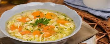 Delicioso Caldo de Galinha com Macarrão: A Conforto em Uma Tigela