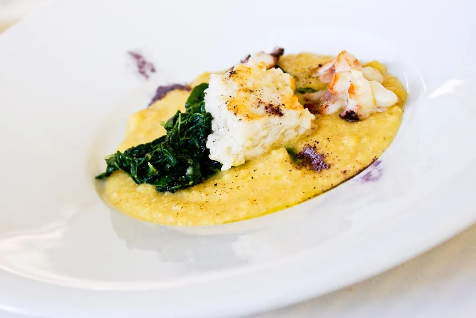 Camarão com Polenta: Sabor e Tradição em Cada Garfada