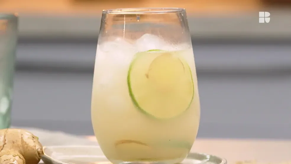 Refrescante Chá Gelado de Limão com Gengibre