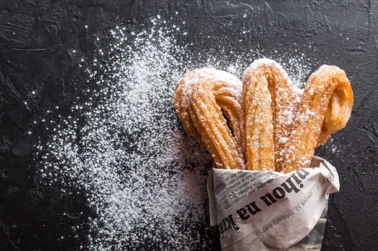 Churros rellenos con almíbar dulce: Una Delicia Tradicional