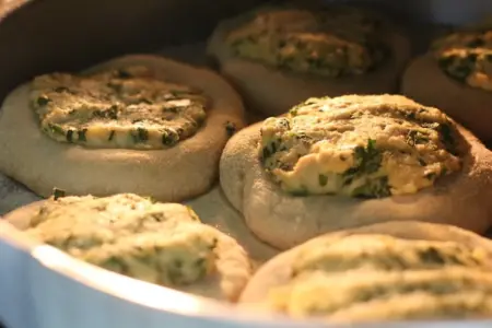 Esfiha de Ricota com Espinafre: Sabor e Nutrientes em Cada Mordida