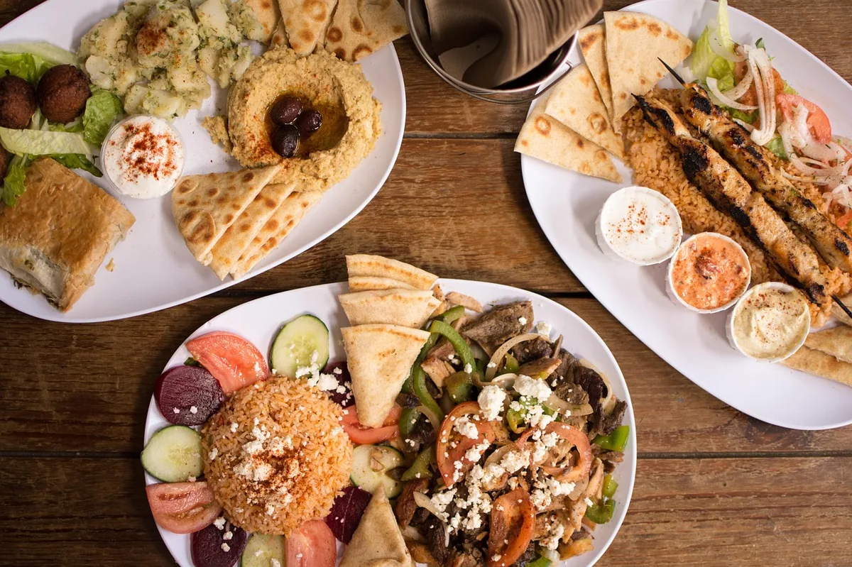 Espetinho Grego: Souvlaki de Frango Suculento