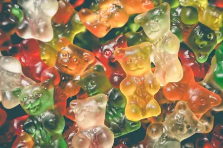Delícias Tropicais: Gelatina de Frutas Coloridas