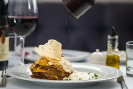 Lasanha à Bolonhesa: Sabor Tradicional e Irresistível