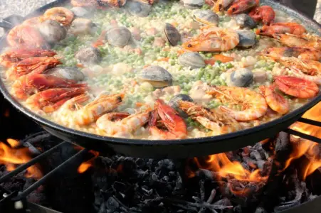 Paella Brasileira: Sabores que Encantam