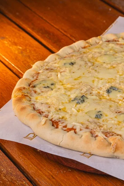 Deliciosa Pizza Quatro Queijos para Encantar seu Paladar