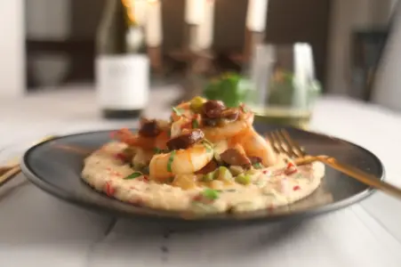Saboroso Camarão com Polenta Cremosa