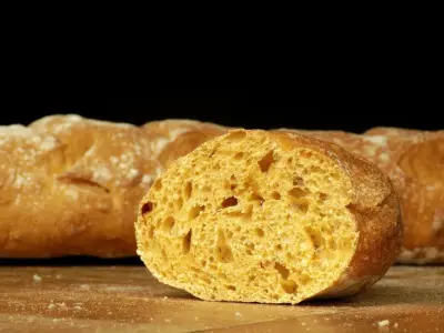 Delicioso Sanduíche Baguete com Frango e Queijo