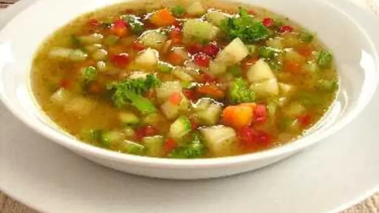 Sopa de verduras: Confort y Salud en Un Plato